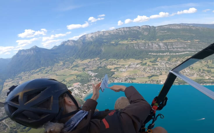 Όταν κάνεις ανεμόπτερο μάλλον δεν πρέπει να κρατάς ένα πανάκριβο κινητό στα χέρια