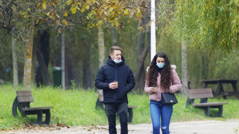 Αν ζεις στις ΗΠΑ και τα eρωτικά σου πάνε από το κακό στο χειρότερο, ίσως φταίει το… «Fauci-ing»!