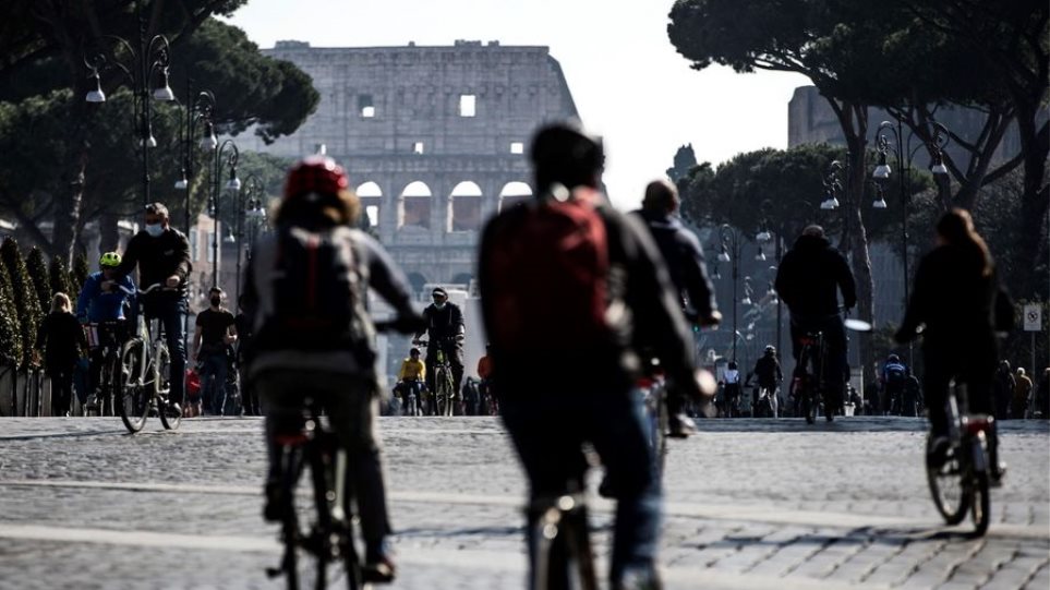 Ιταλία: Η κυβέρνηση Ντράγκι παρατείνει για ένα μήνα την απαγόρευση μετακίνησης μεταξύ περιφερειών