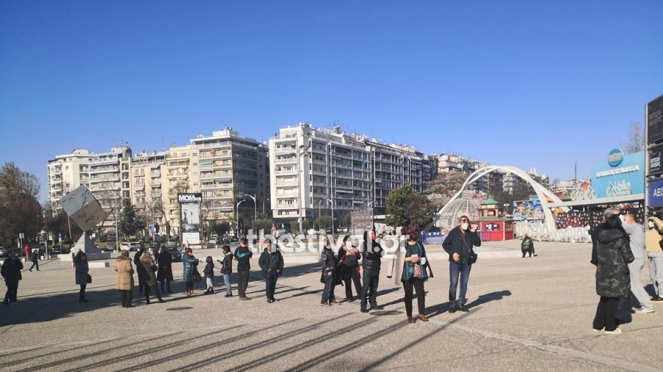 Θεσσαλονίκη: Ουρές δεκάδων μέτρων για rapid test (φωτογραφίες)