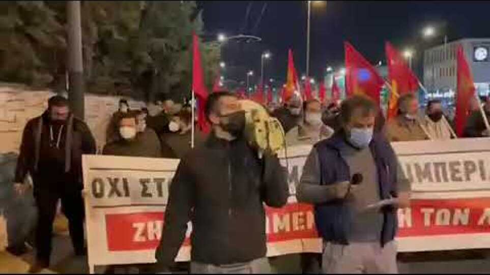 Συγκεντρώσεις του ΚΚΕ σε Αθήνα και Θεσσαλονίκη: «Οχι στους πολέμους των ιμπεριαλιστών»