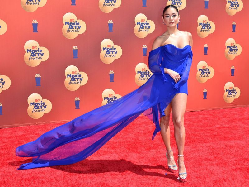 MTV Movies & TV Awards: Pop και νεανικά, τα red carpet looks της βραδιάς ενθουσίασαν την Gen Z