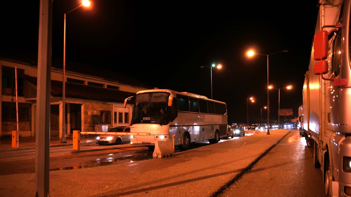 Σε διαθεσιμότητα οι 9 αστυνομικοί που διακινούσαν μετανάστες στην Κρυσταλλοπηγή