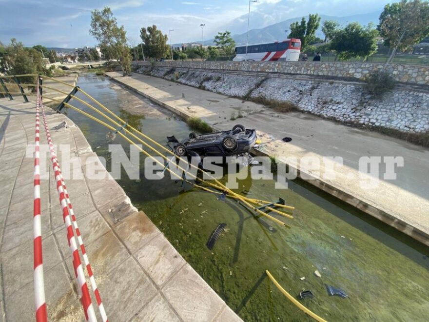 Βόλος: Σοκαριστικό τροχαίο με αυτοκίνητο να πέφτει σε ποτάμι – Δείτε φωτογραφίες