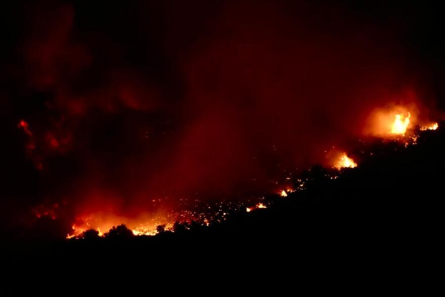 Στις παρυφές του Βόλου η φωτιά: Σε ετοιμότητα για εκκένωση τα Μελισσιάτικα – Δείτε βίντεο