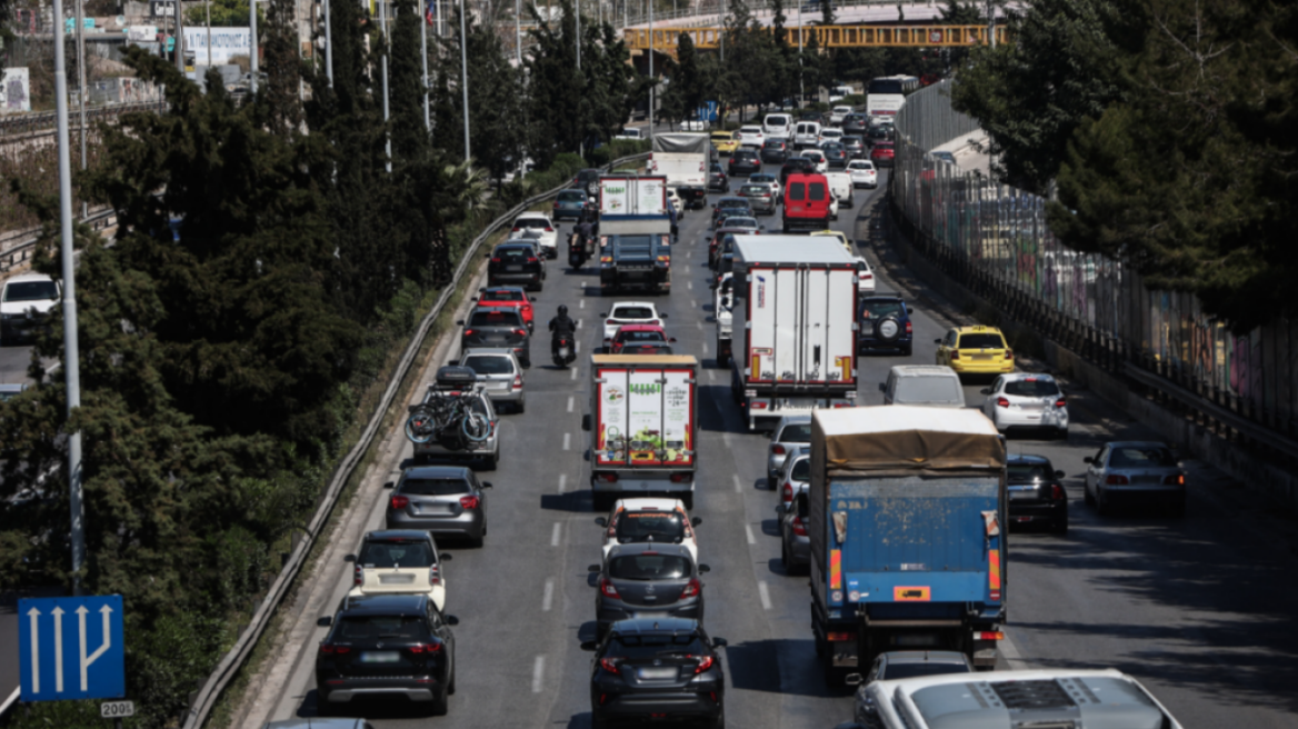 Κίνηση στους δρόμους: «Κόλαση» στους δρόμους – Στο «κόκκινο» οι περισσότερες λεωφόροι