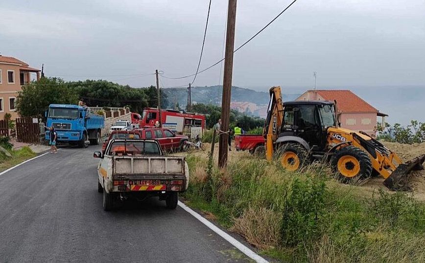 Απειλεί σπίτια η φωτιά στον Άγιο Στέφανο Κερκύρας – Στην περιοχή πνέουν ισχυροί άνεμοι