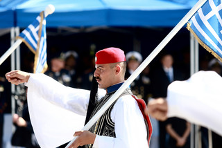 Η ημέρα της εθνικής υπερηφάνειας, οι «ζωντανοί-νεκροί» στους δρόμους και οι επιπτώσεις μιας κακοκαιρίας